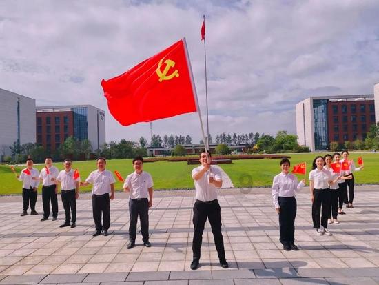 苹果型身材春夏怎么穿搭时尚又简洁？有性价比高的可以推荐吗？游戏画面
