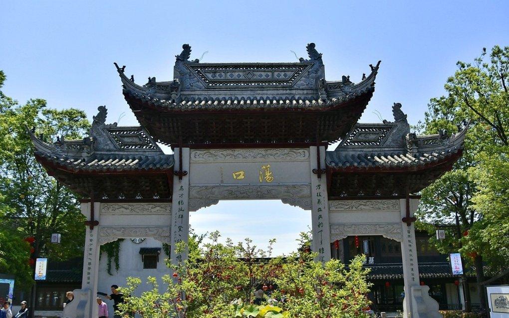 逃离诡异小镇